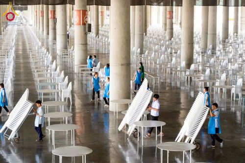 ภาพ No.217604:วันที่ 2-14 เมษายน พ.ศ. 2568 เจ้าหน้าที่เตรียมงานวันคุ้มครองโลก ชุดที่ 1 วัดพระธรรมกาย จ.ปทุมธานี