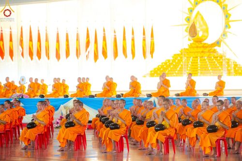 ภาพ No.139045:พิธีตักบาตร , พิธีบูชาข้าวพระ ณ ห้องแก้วสารพัด 1 สภาธรรมกายสากล วัดพระธรรมกาย วันอาทิตย์ต้นเดือนที่ 2 มิถุนายน พ.ศ. 2567