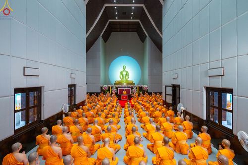 พิธีอธิษฐานพรรษา ของคณะสงฆ์ ในวันเข้าพรรษา แรม 1 ค่ำ เดือน 8 วันที่ 2 สิงหาคม พ.ศ. 2566 ณ โบสถ์พระไตรปิฎก วัดพระธรรมกาย ต.คลองสาม อ.คลองหลวง จ.ปทุมธานี