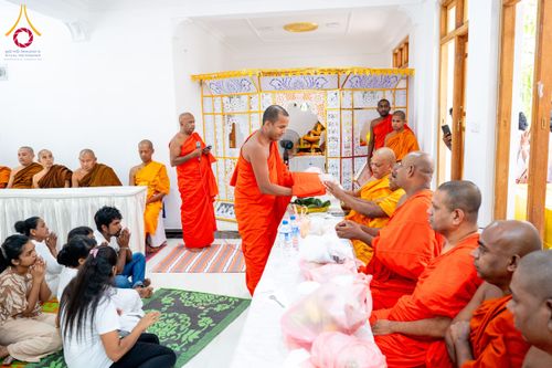 ภาพ No.175841:พิธีทอดผ้าป่าสมทบกฐิน ณ วัดศรีสุมนะ วิเวกรามายา เมืองมาตะเล ศรีลังกา โดยมูลนิธิธรรมกาย ในนามหลวงพ่อธัมมชโย วันที่ 8 พฤศจิกายน พ.ศ. 2567