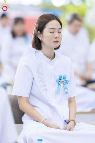 ภาพ No.99707:พิธีปฏิบัติธรรมและพิธีบูชาข้าวพระ ในวันอาทิตย์ต้นเดือนที่ 3 ธันวาคม พ.ศ. 2566 ณ สภาธรรมกายสากล วัดพระธรรมกาย จ.ปทุมธานี