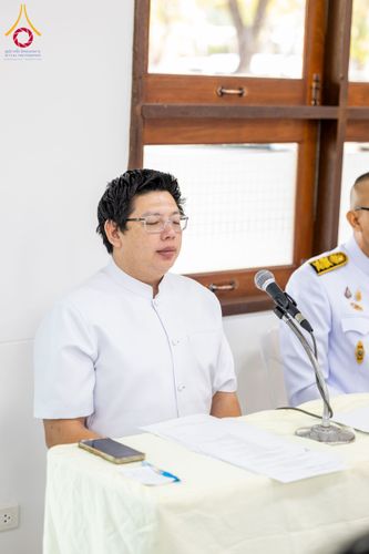 ภาพ No.179577:พิธีเจริญพระพุทธมนต์ พิธีทำบุญตักบาตรถวายพระราชกุศล และพิธีวางพานพุ่มดอกไม้ถวายราชสักการะ  แด่พระบาทสมเด็จพระบรมชนกาธิเบศร มหาภูมิพลอดุลยเดชมหาราช บรมนาถบพิตร เนื่องในวันคล้ายวันพระบรมราชสมภพ วันชาติ และวันพ่อแห่งชาติ วันพฤหัสบดีที่ 5 ธันวาคม พ.ศ. 2567 ณ