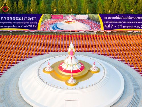 ภาพ No.109554:พิธีจุดประทีปถวายเป็นพุทธบูชา และบูชาธรรมมหาปูชนียาจารย์ วันที่ 10 มกราคม พ.ศ. 2567 ณ อนุสรณ์สถานคลองบางนางแท่น อ.สามพราน จ.นครปฐม