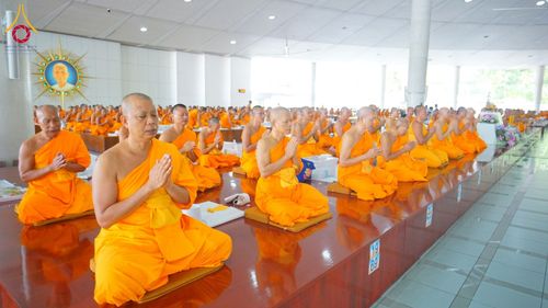 ภาพ No.210594:วันเสาร์ที่ 8 มีนาคม พ.ศ. 2568 พิธีสวดพระพุทธมนต์ และถวายภัตตาหารเมนูสวรรค์แด่พระภิกษุ สามเณร ณ หอฉันคุณยายอาจารย์ฯ วัดพระธรรมกาย