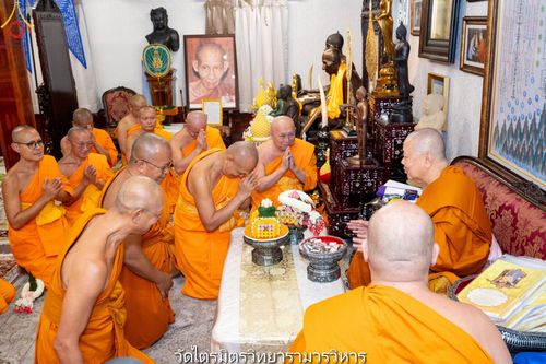 ภาพ No.145851:คณะสงฆ์วัดพระธรรมกาย ทำวัตรพระผู้ใหญ่ ในเทศกาลเข้าพรรษา วันจันทร์ที่ 22 กรกฎาคม พ.ศ. 2567