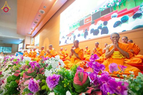 ภาพ No.209518:วันอาทิตย์ที่ 2 มีนาคม พ.ศ. 2568 พิธีบูชาข้าวพระ ณ สภาธรรมกายสากล วัดพระธรรมกาย