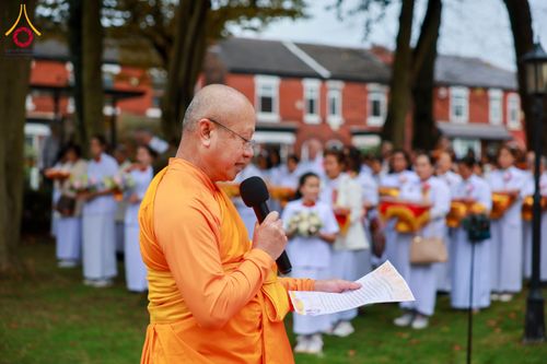 ภาพ No.175307:พิธีทอดกฐิน วัดพระธรรมกายแมนเชสเตอร์ เอดจลีย์ สต็อคพอร์ต ประเทศอังกฤษ ในโครงการกฐินสามัคคีทั่วไทย 30,000 วัด บูชาธรรม 80 ปี หลวงพ่อธัมมชโย โดยคณะศิษยานุศิษย์วัดพระธรรมกาย วันที่ 10 พฤศจิกายน พ.ศ. 2567