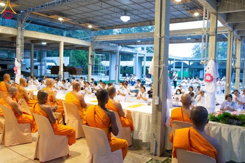 ภาพ No.110985:พิธีถวายภัตตาหารเป็นสังฆทาน แด่คณะพระธรรมยาตราฯ ในโครงการธรรมยาตรา กตัญญูบูชา มหาปูชนียาจารย์ พระมงคลเทพมุนี(สด จนฺทสโร) พระผู้ปราบมาร อนุสรณ์สถาน 7 แห่ง ปีที่ 12 วันที่ 13 มกราคม พ.ศ. 2567 ณ อนุสรณ์สถานมหาวิหารพระมงคลเทพมุนี  (โลตัสแลนด์) อ.สองพี่น้อง จ