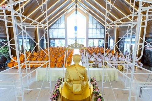 ภาพ No.249163:วันที่ 20 กันยายน พ.ศ. 2568 พิธีประดิษฐานรูปหล่อหลวงปู่วัดปากน้ำ ภาษีเจริญ ณ วิหารพระมงคลเทพมุนี (สด จนฺทสโร) ศูนย์ปฏิบัติธรรมภูเก็ต จ.ภูเก็ต