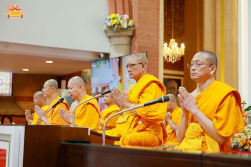 ภาพ No.169368:พิธีทอดกฐินสามัคคี เพื่อสนับสนุนการเผยแผ่พระพุทธศาสนาวิชชาธรรมกาย ณ วัดพระธรรมกายลอนดอน สหราชอาณาจักร วันอาทิตย์ที่ 20 ตุลาคม พ.ศ. 2567