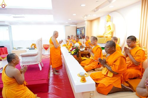 ภาพ No.233662:วันอาทิตย์ที่ 6 กรกฎาคม พ.ศ.2568 พิธีสมโภช 15 ปี วัดพระธรรมกายเกาลูน และพิธีมุทิตาสักการะเปรียญธรรม 9 ประโยค ณ วัดพระธรรมกายเกาลูน เขตปกครองพิเศษฮ่องกง สาธารณรัฐประชาชนจีน