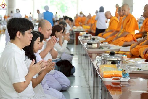 ภาพ No.226892:วันเสาร์ที่ 31 พฤษภาคม พ.ศ. 2568 พิธีถวายภัตตาหารเมนูสวรรค์ "เพื่อการบรรลุธรรม" ณ หอฉันคุณยายอาจารย์ วัดพระธรรมกาย