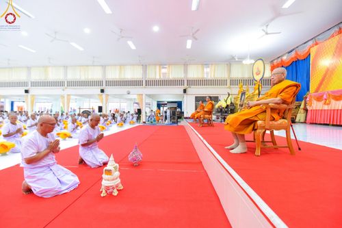 ภาพ No.184496:พิธีขอขมา มอบบาตรผ้าไตร บรรพชา อุปสมบท  ในโครงการอุปสมบทบูชาธรรมมหาปูชนียาจารย์ ณ วัดกลางพระอารามหลวง อ.เมืองบุรีรัมย์ จ.บุรีรัมย์ วันศุกร์ที่ 6 ธันวาคม พ.ศ. 2567