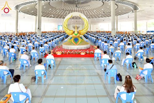 ภาพ No.217107:วันเสาร์ที่ 12 เมษายน พ.ศ. 2568 พิธีบุพเปตพลี ครั้งที่ 162 ร่วมอุทิศบุญแด่หมู่ญาติที่ล่วงลับไปแล้ว และพิธีถวายภัตตาหารเมนูสวรรค์ ณ หอฉันคุณยายอาจารย์ฯ วัดพระธรรมกาย