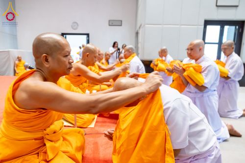 ภาพ No.244766:วันเสาร์ที่ 6 กันยายน พ.ศ. 2568 พิธีถวายบาตร บรรพชา อุปสมบทของนาคธรรมทายาท โครงการอุปสมบทหมู่บูชาธรรมครบรอบ 108 ปี  วันครูผู้ค้นพบวิชชาธรรมกาย ณ โบสถ์พระไตรปิฎก วัดพระธรรมกาย