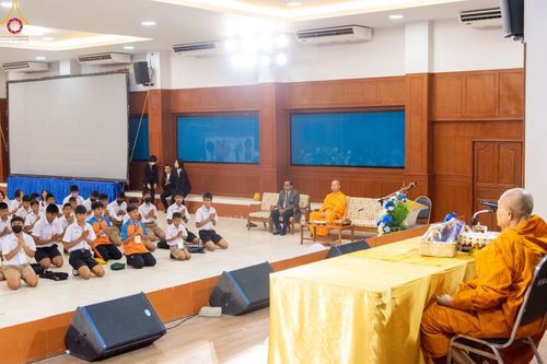 ภาพ No.106598:วันรวมพลังเด็กดี V-star ผู้นำฟื้นฟูศีลธรรมโลก จังหวัดสมุทรสาคร วันพฤหัสบดีที่ 28 ธันวาคม พ.ศ. 2566 ณ โรงเรียนสมุทรสาครวิทยาลัย อำเภอเมือง จังหวัดสมุทรสาคร