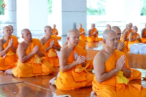 ภาพ No.229658:วันที่ 25 มิถุนายน พ.ศ. 2568 (แรม 15 ค่ำ เดือน 7) พิธีบุพเปตพลี ครั้งที่ 166 ร่วมอุทิศบุญแด่หมู่ญาติที่ล่วงลับไปแล้ว และสืบทอดอายุพระพุทธศาสนา ณ หอฉันคุณยายอาจารย์ฯ วัดพระธรรมกาย