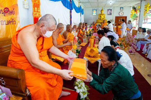 ภาพ No.173338:พิธีทอดกฐิน วัดศรีดงเย็น จ.ลำพูน ในโครงการกฐินสามัคคีทั่วไทย 30,000 วัด บูชาธรรม 80 ปี หลวงพ่อธัมมชโย โดยคณะศิษยานุศิษย์วัดพระธรรมกาย วันที่ 31 ตุลาคม พ.ศ. 2567