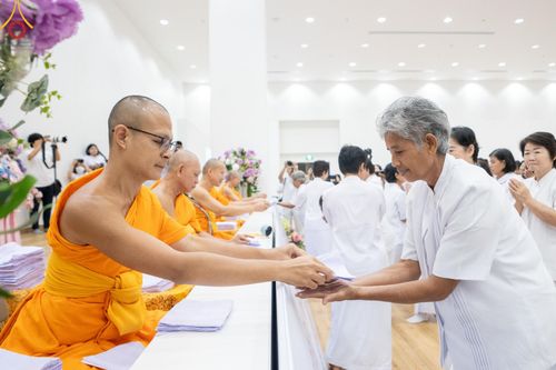 ภาพ No.157334:โครงการ อุบาสกแก้ว อุบาสิกาแก้ว รุ่นที่ 3 ตัวแทนทอดกฐินสามัคคีทั่วไทย 30,000 วัด บูชาธรรม 80 ปี หลวงพ่อธัมมชโย ระหว่างวันที่ 19-22 กันยายน พ.ศ. 2567 โซนกรุงเทพฯ-สมุทรปราการ ณ อาคาร 115 ปี คุณยายอาจารย์ฯ วัดพระธรรมกาย