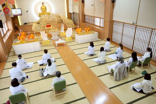 ภาพ No.213414:วันอาทิตย์ที่ 16 มีนาคม พ.ศ. 2568 พิธีบุพเปตพลี, ถวายภัตตาหาร, ปล่อยปลา วัดพระธรรมกายคานากาว่า ประเทศญี่ปุ่น