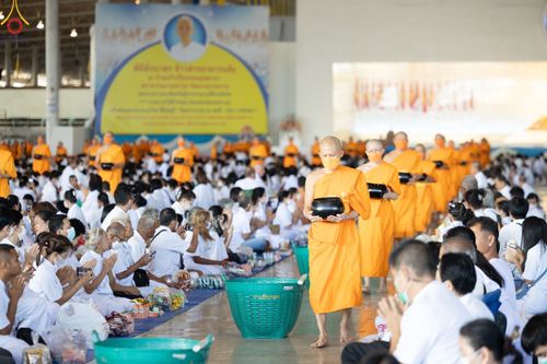 ภาพ No.86819:พิธีตักบาตร , พิธีบูชาข้าวพระ , พิธีจุดเทียนใจ ไฟนิรันดร์ อนันตชัย ในวันอาทิตย์ต้นเดือน 3 กันยายน พ.ศ. 2566 ณ วัดพระธรรมกาย