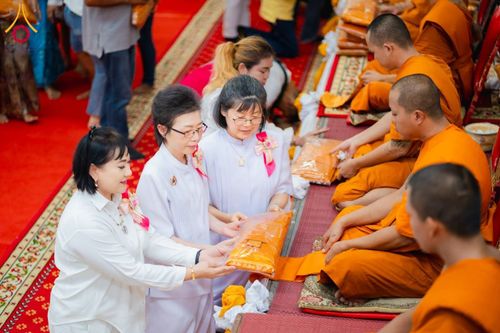 ภาพ No.183579:พิธีทอดกฐิน ณ วัดใหม่สำราญ(เกาะล้าน) อ.บางละมุง จ.ชลบุรี ในโครงการทอดกฐินสามัคคีทั่วไทย 30,000 วัด บูชาธรรม 80 ปี หลวงพ่อธัมมชโย โดยคณะศิษยานุศิษย์วัดพระธรรมกาย วันที่ 28 ตุลาคม พ.ศ. 2567