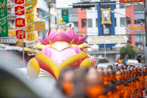 ภาพ No.128465:พิธีอัญเชิญพระบรมสารีริกธาตุ " ใจกลางเมืองนครหาดใหญ่ " เพื่อประดิษฐาน ณ มหารัตนเจดีย์สิริปทุมสวรรค์ (เจดีย์อริยพุทธะ 5 พระองค์) ศูนย์ปฏิบัติธรรมภาคใต้ อ.บางกล่ำ จ.สงขลา  วันที่ 9 มีนาคม พ.ศ. 2567 (ชุดที่ 2)