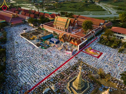 ภาพ No.112151:พิธีจุดประทีปถวายเป็นพุทธบูชา และบูชาธรรมมหาปูชนียาจารย์ พระมงคลเทพมุนี(สด จนฺทสโร) ในโครงการธรรมยาตรา กตัญญูบูชา มหาปูชนียาจารย์ พระมงคลเทพมุนี(สด จนฺทสโร) พระผู้ปราบมาร อนุสรณ์สถาน 7 แห่ง ปีที่ 12 วันที่ 14 มกราคม พ.ศ. 2567 ณ วัดสองพี่น้อง อ.สองพี่น้อง