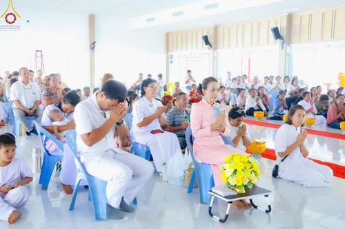 ภาพ No.186437:พิธีตัดปอย ปลงผม เวียนประทักษิณ  มอบบาตรผ้าไตร ขอขมาผู้ปกครอง และพิธีบรรพชาอุปสมบท  โครงการอุปสมบทหมู่บูชาธรรมมหาปูชนียาจารย์  ประจำปี 2567 ณ ศูนย์ปฏิบัติธรรมภาคใต้และวัดคงคาเลียบ อ.บางกล่ำ จ.สงขลา วันอาทิตย์ที่ 8 ธันวาคม พ.ศ. 2567