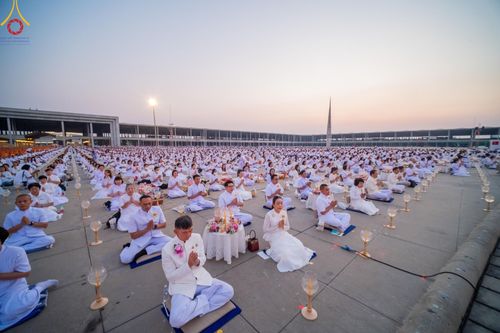 ภาพ No.204487:พิธีจุดประทีปถวายเป็นพุทธบูชา และบูชาธรรมมหาปูชนียาจารย์ ณ วัดพระธรรมกาย ตำบลคลองสาม อำเภอคลองหลวง จังหวัดปทุมธานี ในโครงการธรรมยาตรา กตัญญูบูชา มหาปูชนียาจารย์ พระมงคลเทพมุนี(สด จนฺทสโร) พระผู้ปราบมาร ปีที่ 13 วันที่ 31 มกราคม พ.ศ. 2568