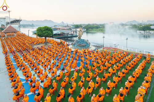 ภาพ No.184701:พิธีตักบาตรพระ 10,000 รูป ครั้งที่ 3 เนื่องในโอกาส 193 ปี จังหวัดกาญจนบุรี อุทิศส่วนกุศลให้แด่บรรพชน และเพื่อช่วยเหลือผู้ประสบภัยพิบัติต่างๆ วันเสาร์ที่ 21 ธันวาคม พ.ศ. 2567