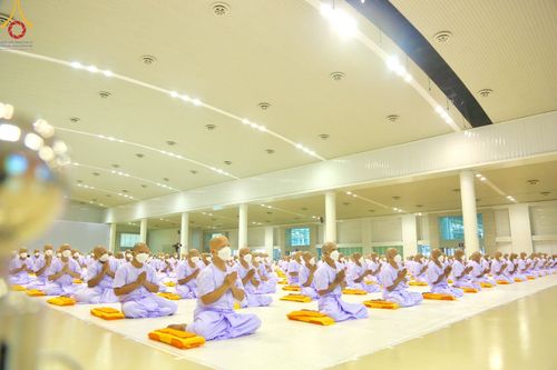 ภาพ No.101643:พิธีขอบรรพชา, พิธีขอสรณคมน์และศีล, พิธีถวายบาตร ในโครงการอุปสมบทหมู่ รุ่นบูชาธรรมมหาปูชนียาจารย์ ณ วัดพระธรรมกาย วันที่ 9 ธันวาคม พ.ศ. 2566