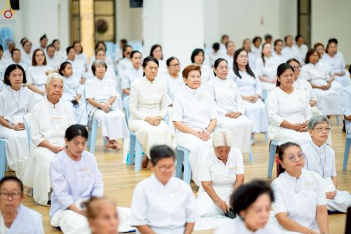 ภาพ No.242703:วันที่ 29-31 สิงหาคม พ.ศ. 2568 องค์กรภาคีเครือข่าย “บวร” (บ้าน-วัด-โรงเรียน-ราชการ) อ.คลองหลวง จัดบวชอุบาสิกาแก้ว ถวายพระราชกุศลแด่สมเด็จพระพันปีหลวง - กตัญญูบูชาแด่ผู้มีพระคุณ