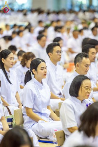 ภาพ No.215281:วันอาทิตย์ต้นเดือนที่ 6 เมษายน พ.ศ. 2568 พิธีบูชาข้าวพระ สภาธรรมกายสากล วัดพระธรรมกาย