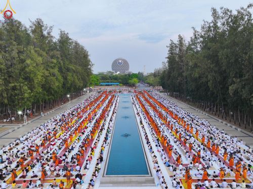 ภาพ No.120293:พิธีต้อนรับพระธรรมยาตรา ในโครงการธรรมยาตรา กตัญญูบูชา มหาปูชนียาจารย์ พระมงคลเทพมุนี(สด จนฺทสโร) พระผู้ปราบมาร อนุสรณ์สถาน 7 แห่ง ปีที่ 12 วันที่ 28 มกราคม พ.ศ. 2567 ณ วัดพระธรรมกาย จ.ปทุมธานี (ชุดที่ 2)