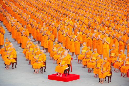 ภาพ No.102256:พระธรรมทายาทในโครงการอุปสมบทหมู่ บูชาธรรมมหาปูชนียาจารย์ ร่วมปฏิบัติธรรม ถ่ายภาพหมู่ประวัติศาสตร์ และรับฟังโอวาทจากหลวงพ่อทัตตชีโว ณ ลานธรรม พระมหาธรรมกายเจดีย์ วัดพระธรรมกาย วันที่ 15 ธันวาคม พ.ศ. 2566
