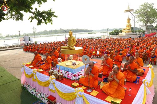 ภาพ No.135375:โครงการตักบาตรข้าวสารอาหารแห้งพระภิกษุสามเณร ๑,๐๐๐ รูป วันอังคารที่ ๙ เมษายน พ.ศ.๒๕๖๗ ณ ถนนหน้าที่ว่าการอำเภอคลองขลุง (เส้นเลียบแม่น้ำปิง) ตำบลคลองขลุง อำเภอคลองขลุง จังหวัดกำแพงเพชร