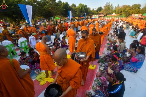 ภาพ No.123671:พิธีตักบาตรพระ ๑,๐๐๐ รูป ทำบุญครบรอบวัดห้วยตองสัก ๓๖ ปี วันเสาร์ที่ ๑๐ กุมภาพันธ์ พ.ศ. ๒๕๖๗ ณ วัดห้วยตองสัก อ.จอมทอง จ.เชียงใหม่