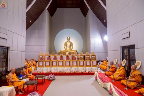 ภาพ No.230917:วันอังคารที่ 1 กรกฎาคม พ.ศ. 2568 ผู้ว่าราชการจังหวัดปทุมธานี เป็นประธานพิธีต้อนรับ สัญญาบัตร พัดยศ พระครูสัญญาบัตรสายต่างประเทศ วัดพระธรรมกาย ประจำปี พ.ศ. 2568 จำนวน 19 รูป