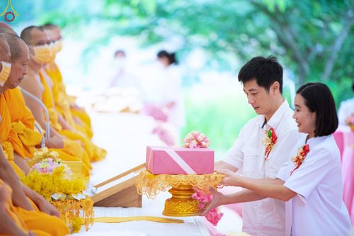 ภาพ No.84356:พิธีทอดผ้าป่า พิธีอัญเชิญปฐมรัตนปฐวี และพิธีตอกเสาเข็มต้นสุดท้าย เพื่อสถาปนาอาคาร 80 ปี หลวงพ่อธัมมชโย ณ ศูนย์ปฏิบัติธรรมวิหารแดง ตำบลเจริญธรรม อำเภอวิหารแดง จ.สระบุรี  วันที่ 23 กรกฎาคม พ.ศ. 2566