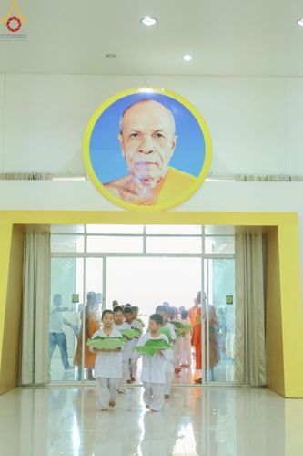 ภาพ No.216167:วันเสาร์ที่ 5 เมษายน พ.ศ. 2568 พิธีตัดปอยผม พิธีขอขมาผู้ปกครอง พิธีขอขมามอบผ้าไตร พิธีบรรพชา พิธีถวายบาตรสามเณร ณ ศูนย์ปฏิบัติธรรมและศูนย์อบรมเยาวชนเพชรบุรี ต.ท่าแลง อ.ท่ายาง จ.เพชรบุรี