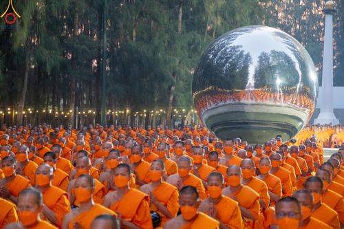 ภาพ No.107356:พิธีตักบาตรพระธรรมยาตราฯ ในโครงการธรรมยาตรากตัญญูบูชา มหาปูชนียาจารย์ พระมงคลเทพมุนี(สด จนฺทสโร) พระผู้ปราบมาร ปีที่ 12 ณ อนุสรณ์สถานมหาวิหารพระมงคลเทพมุนี อ.สองพี่น้อง จ.สุพรรณบุรี วันที่ 7 มกราคม พ.ศ. 2567