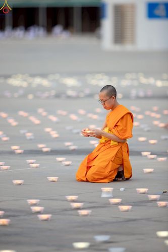 ภาพ No.240959:วันพุธที่ 27 สิงหาคม พ.ศ. 2568 พิธีจุดประทีป ในวันธรรมชัย ณ วัดพระธรรมกาย