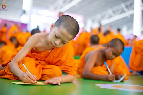 ภาพ No.80640:สามเณรชมนิทรรศการ และสื่อนวัตกรรมพระพุทธศาสนาภาพยนต์ 3 มิติ-จักรวาลนฤมิต ในโครงการบรรพชาสามเณร ฟื้นฟูพระพุทธศาสนาทั่วไทย ประจำปี 2566 ณ วัดพระธรรมกาย จ.ปทุมธานี