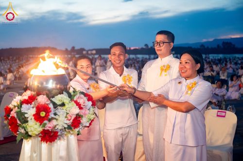 ภาพ No.162252:พิธีจุดประทีปโคมลาน ถวายเป็นพุทธบูชา สร้างความสว่างไสวให้กับแผ่นดินด้วยแสงธรรม วันพฤหัสบดีที่ 17 ตุลาคม พ.ศ. 2567 ณ พุทธอุทยานนานาชาติ จังหวัดหนองคาย
