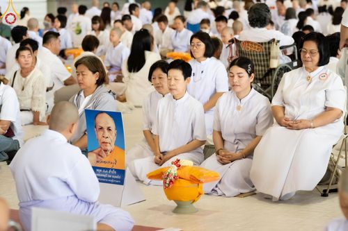 ภาพ No.133887:พิธีขอขมามอบผ้าไตร โครงการบรรพชาสามเณร ศูนย์อบรมวัดพระธรรมกาย ณ วัดพระธรรมกาย วันเสาร์ที่ 6 เมษายน พ.ศ. 2567