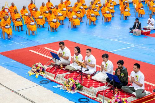 ภาพ No.210176:วันพฤหัสบดีที่ 6 มีนาคม พ.ศ. 2568 ตักบาตรฉลองสามเณรใหม่ โครงการบรรพชาสามเณรท้องถิ่นชาวเนปาล 500 รูป ณ ลุมพินี ประเทศเนปาล