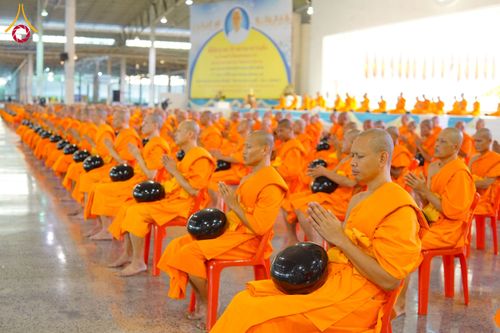 ภาพ No.276975:วันอาทิตย์ที่ 7 ธันวาคม พ.ศ. 2568 พิธีตักบาตรอาทิตย์ต้นเดือน ณ บ้านแก้วเรือนทองคุณยายฯ วัดพระธรรมกาย