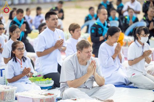 ภาพ No.230135:วันเสาร์ที่ 28 มิถุนายน พ.ศ. 2568 พิธีถวายสังฆทาน 323 วัด 4 จังหวัดชายแดนใต้ ปีที่ 21 ครั้งที่ 178 พิธีมอบกองทุนหนุนแรงใจช่วยครูใต้ ปีที่ 18 ครั้งที่ 142 ณ ศูนย์อบรมเยาวชนจังหวัดปัตตานี