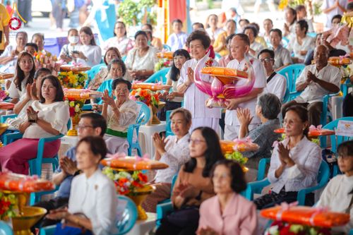 ภาพ No.170714:พิธีทอดกฐิน ณ วัดมงคลพุการาม ปทุมธานี ในโครงการกฐินสามัคคีทั่วไทย 30,000 วัด บูชาธรรม 80 ปี หลวงพ่อธัมมชโย โดยคณะศิษยานุศิษย์วัดพระธรรมกาย วันที่ 27 ตุลาคม พ.ศ. 2567